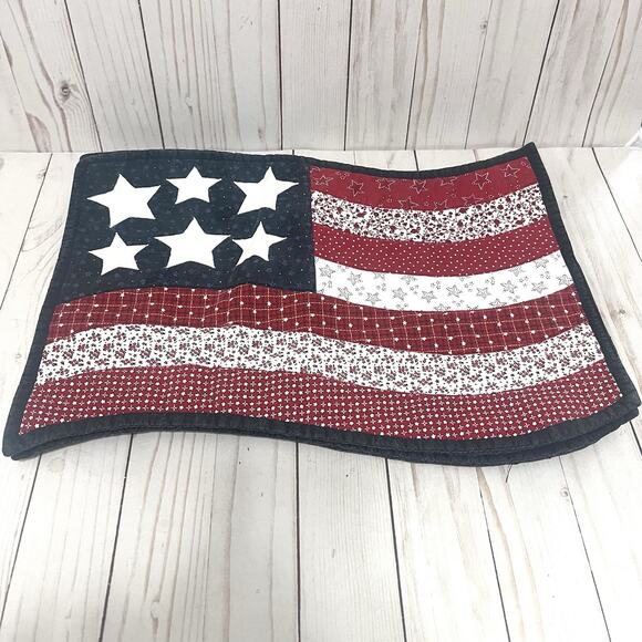 Americana Flag Quilted Table Picnic Holiday Patriot Placemats Set of 4 - Picture 1 of 6